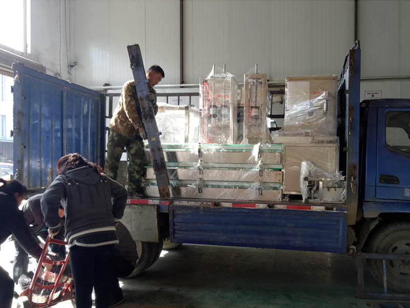 玻璃水灌裝機(jī) 玻璃水灌裝機(jī)