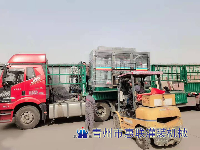 尾氣處理液/尾氣潔凈液灌裝機(jī)廠家發(fā)貨現(xiàn)場