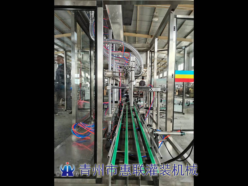 大桶20升8頭甲醇/尾氣處理液/凈化液灌裝機(jī)試機(jī)現(xiàn)場