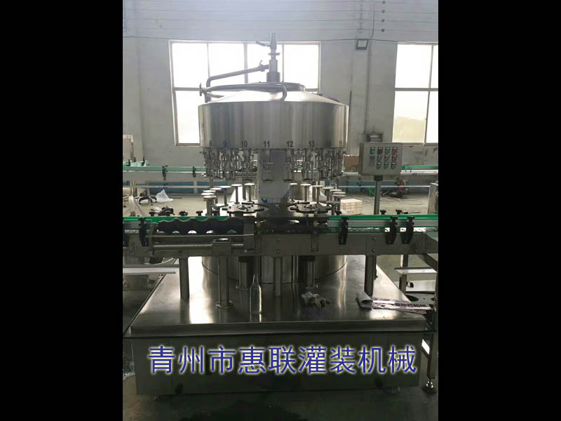 18頭負(fù)壓葡萄酒灌裝機(jī)